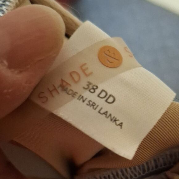 Shade & Shore Striped Multi-Color Women's Swim top size 38DD - Picture 4 of 4